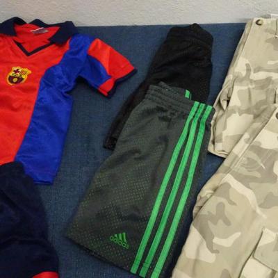 LOT 121. KIDS CLOTHING