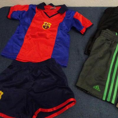 LOT 121. KIDS CLOTHING