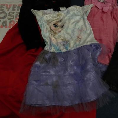 LOT 122. KIDS CLOTHING