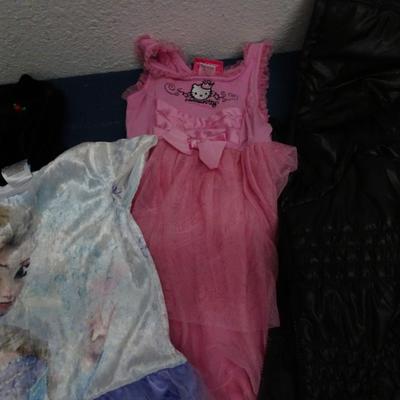 LOT 122. KIDS CLOTHING