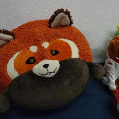 LOT 124. PLUSH TOYS AND DOG TOYS STOCKING