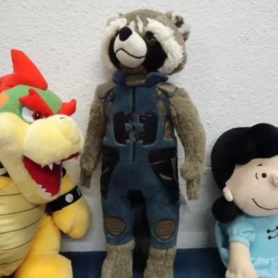 LOT 124. PLUSH TOYS AND DOG TOYS STOCKING