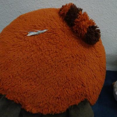 LOT 124. PLUSH TOYS AND DOG TOYS STOCKING