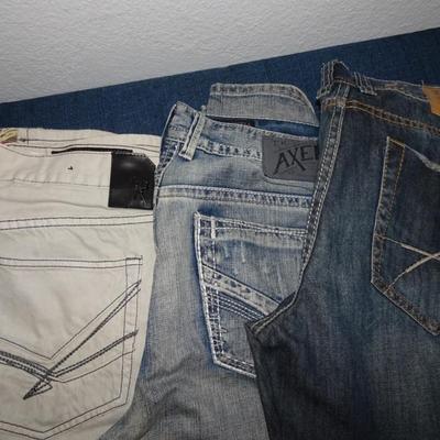 LOT 125. MENS JEANS