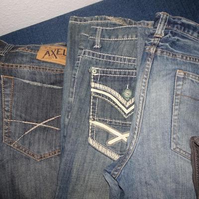 LOT 125. MENS JEANS
