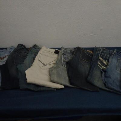 LOT 125. MENS JEANS