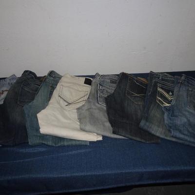LOT 125. MENS JEANS