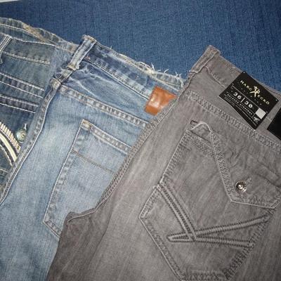 LOT 125. MENS JEANS