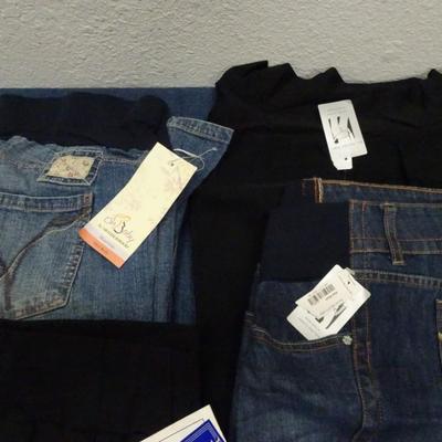 LOT 126. MATERNITY CLOTHING