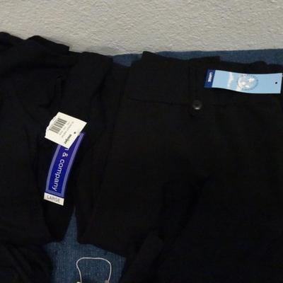 LOT 126. MATERNITY CLOTHING
