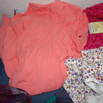 LOT 126. MATERNITY CLOTHING