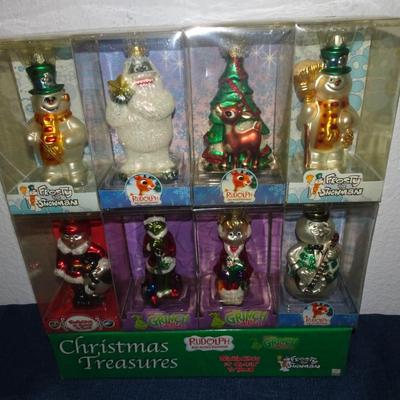 LOT 131 CHRISTMAS ORNAMENTS SET OF 8