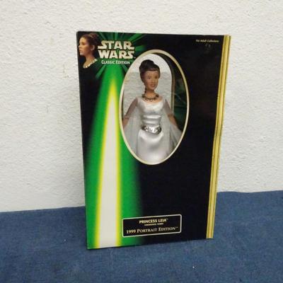 LOT 138. STAR WARS DOLL