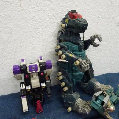 LOT 139. TRANSFORMERS AND TRANSFORMER TYPE TOYS