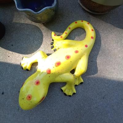LOT 38 PLANTTING POTS CERAMIC GECKO