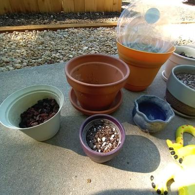 LOT 38 PLANTTING POTS CERAMIC GECKO