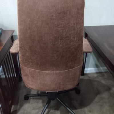 LOT 86  LIKE NEW ERGONOMIC DESK CHAIR WITH A SUEDE FEEL