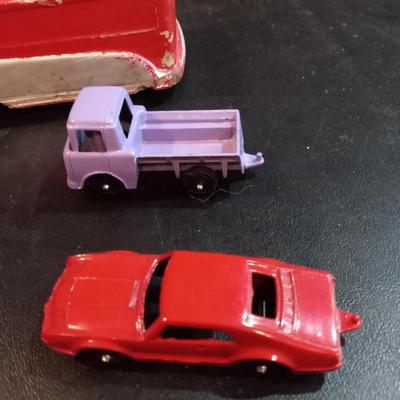 LOT 88  VINTAGE METAL AND 1 RUBBER TOY CARS