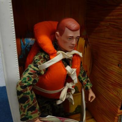 LOT 149. VINTAGE GI JOE DOLLS, ASTRONAUT SUIT AND HELMET GI SENTRY POST CARRYING CASE