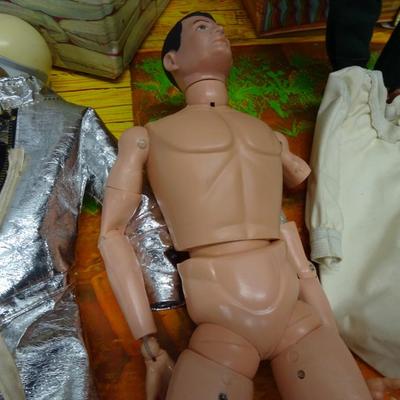 LOT 149. VINTAGE GI JOE DOLLS, ASTRONAUT SUIT AND HELMET GI SENTRY POST CARRYING CASE