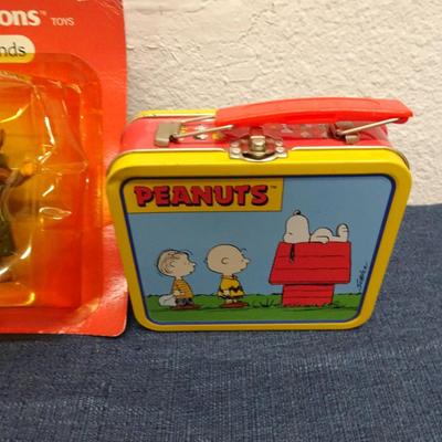 LOT 150. DUNGEON AND DRAGONS FIGURINES, PEANUTS BOX AND HUG ME PLUSH