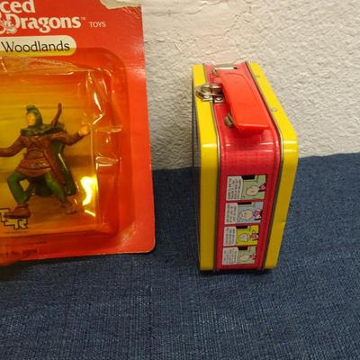 LOT 150. DUNGEON AND DRAGONS FIGURINES, PEANUTS BOX AND HUG ME PLUSH