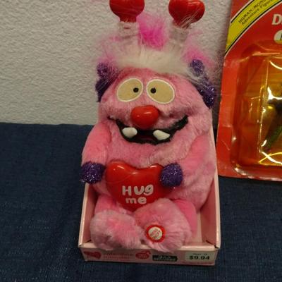 LOT 150. DUNGEON AND DRAGONS FIGURINES, PEANUTS BOX AND HUG ME PLUSH