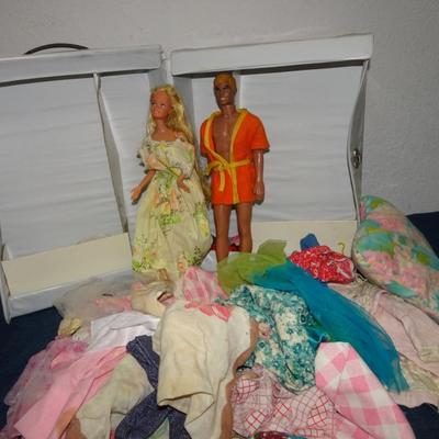 LOT 151. BARBIE AND KEN DOLL WITH CARRYING CASE