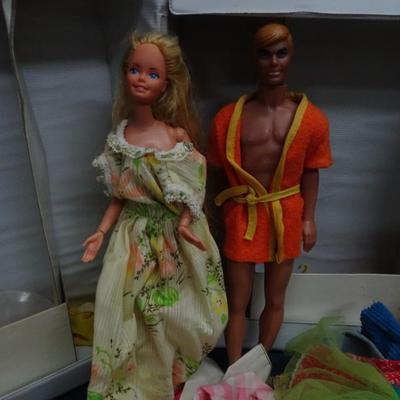 LOT 151. BARBIE AND KEN DOLL WITH CARRYING CASE