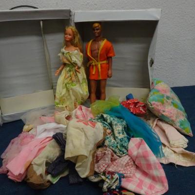 LOT 151. BARBIE AND KEN DOLL WITH CARRYING CASE