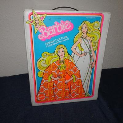 LOT 151. BARBIE AND KEN DOLL WITH CARRYING CASE