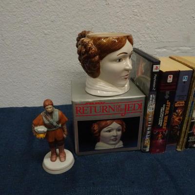 LOT 154. STAR WARS ITEMS AND STAR WARS BOOKS