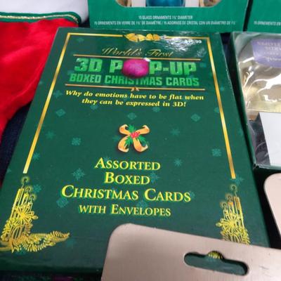 LOT 159. HOLIDAY DECOR AND SINGING TREE