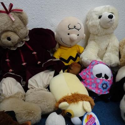 LOT 169. COLLECTION OF PLUSH TOYS