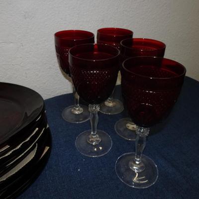 LOT 170. RED GLASS AND DISH SET