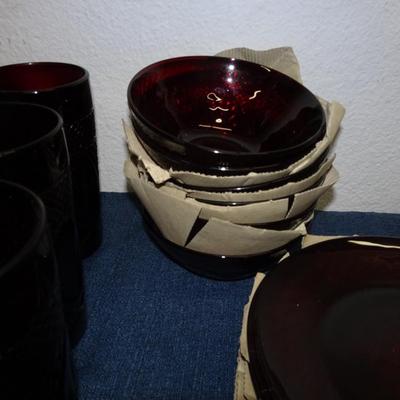 LOT 170. RED GLASS AND DISH SET