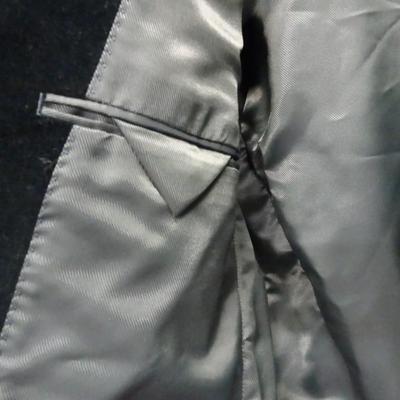 LOT 171. 42 REGULAR SPORT COAT WITH TAGS