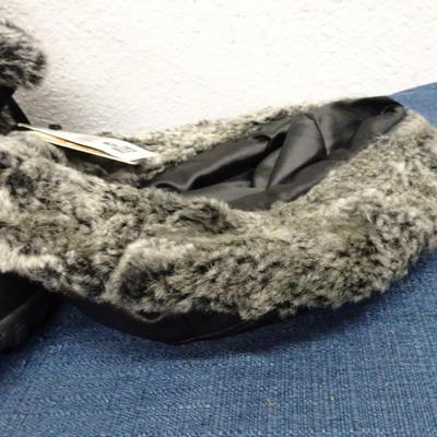 LOT 172. BACK PACK, BOOTS AND HAT