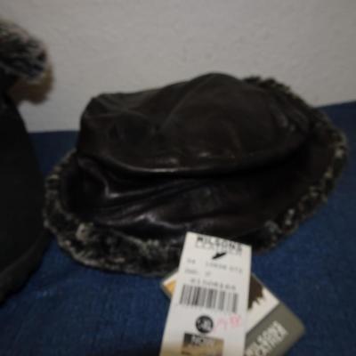 LOT 172. BACK PACK, BOOTS AND HAT
