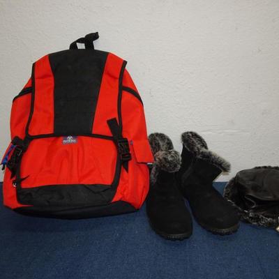 LOT 172. BACK PACK, BOOTS AND HAT