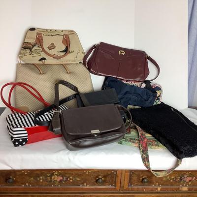 1333 Lot of Vintage Handbags