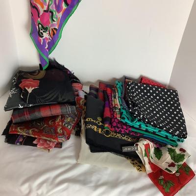 1343 Lot of Ladies Scarves
