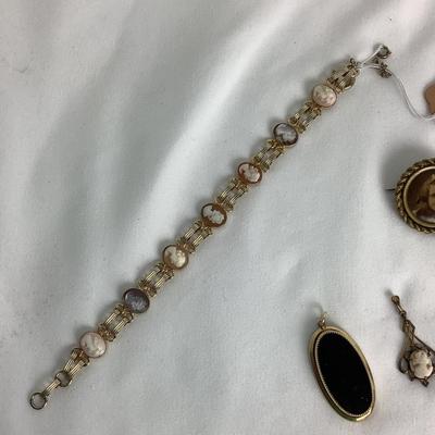 1346 Lot of Vintage Gold Filled Jewelry