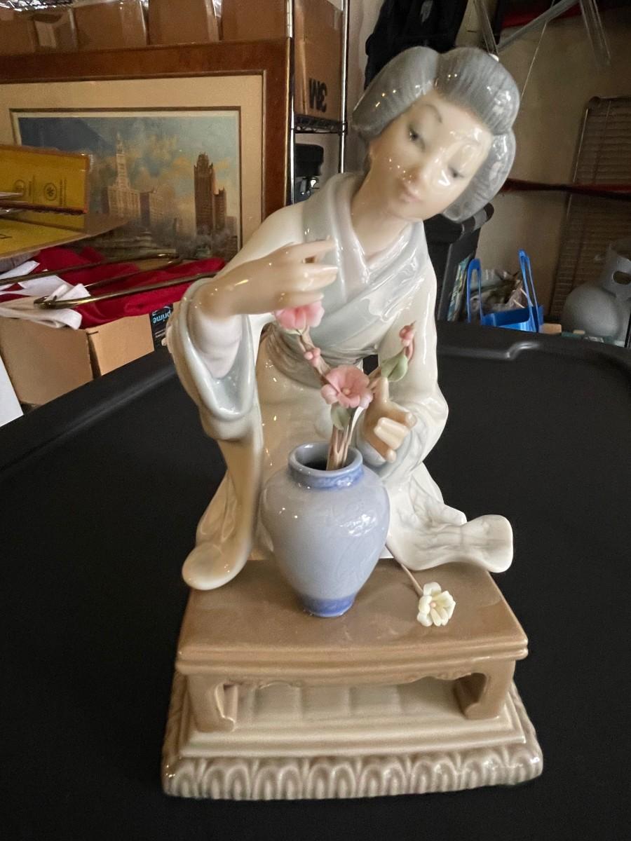 Lladro Asian Lady Figurine