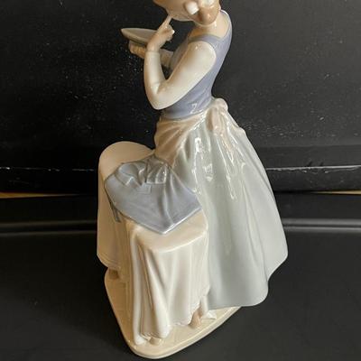 LLadro figurine "ironing day" 10"