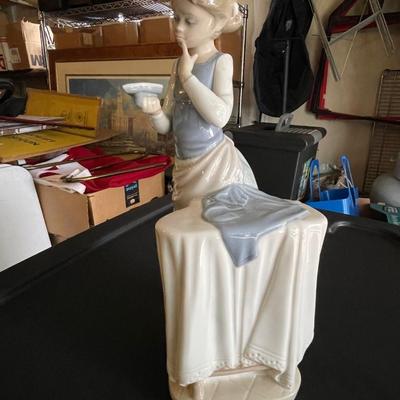 LLadro figurine "ironing day" 10"
