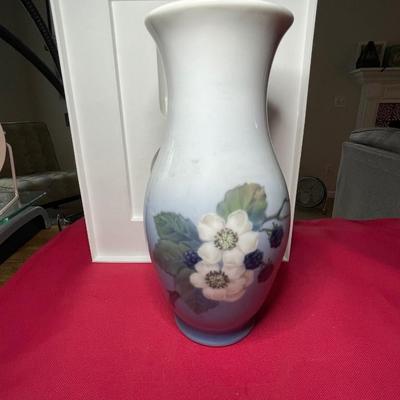 B&G Denmark Vase  8" 2289
