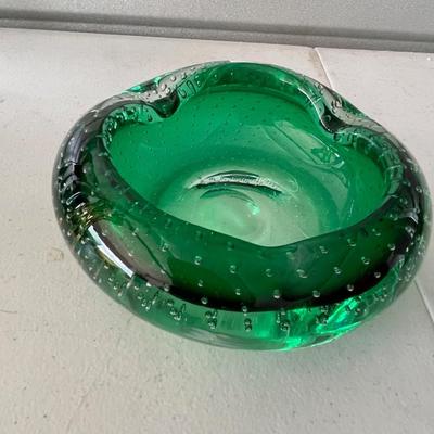 Blown controlled bubble glass bowl