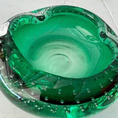 Blown controlled bubble glass bowl