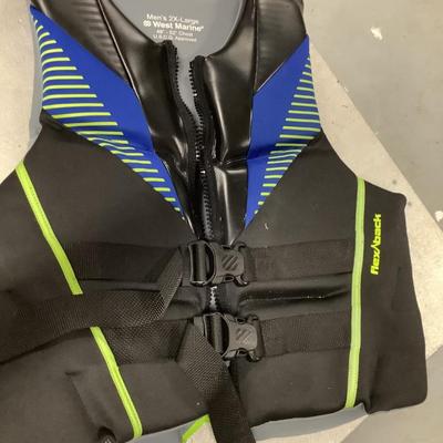 West Marine Menâ€™s 2X-large 42â€-52â€ chest life vest